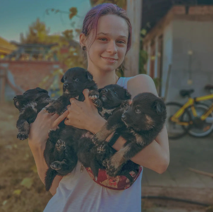 "Животные мне как дети". Где сейчас Анастасия Тихая, спасшая собак из Ирпеня в начале войны